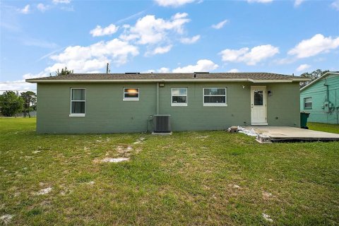 House in Eustis, Florida 3 bedrooms, 125.42 sq.m. № 1884449 - photo 17