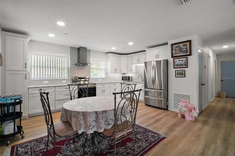 House in Eustis, Florida 3 bedrooms, 125.42 sq.m. № 1884449 - photo 7