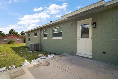 House in Eustis, Florida 3 bedrooms, 125.42 sq.m. № 1884449 - photo 18