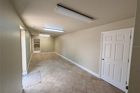 Immobilier commercial à louer à Auburndale, Floride: 1712.19 m2 № 2299885 - photo 4
