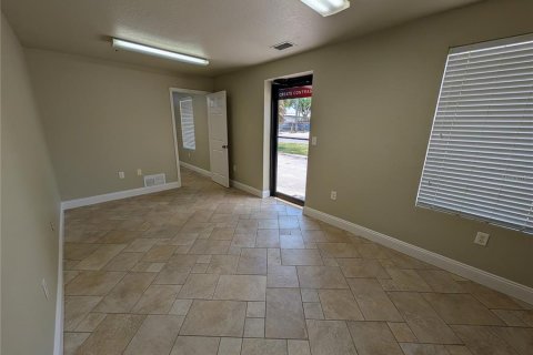 Immobilier commercial à louer à Auburndale, Floride: 1712.19 m2 № 2299885 - photo 6