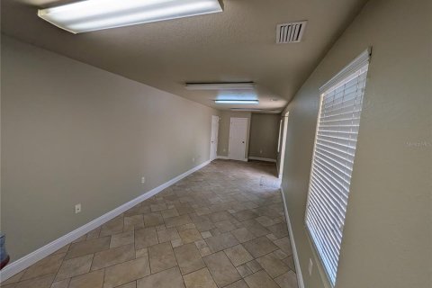 Immobilier commercial à louer à Auburndale, Floride: 1712.19 m2 № 2299885 - photo 5