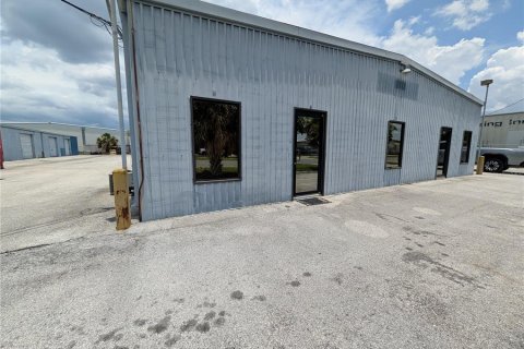 Propiedad comercial en Auburndale, Florida 1712.19 m2 № 2299885
