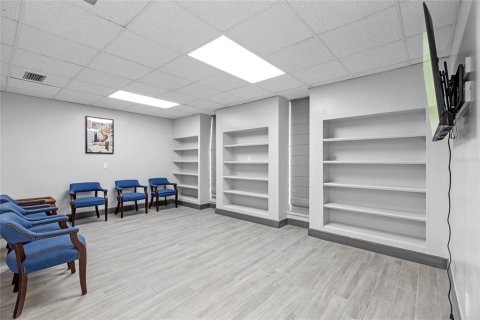 Propiedad comercial en venta en Eustis, Florida, 421.22 m2 № 1717038 - foto 5