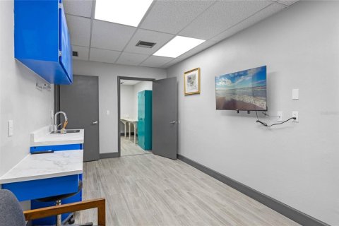 Propiedad comercial en venta en Eustis, Florida, 421.22 m2 № 1717038 - foto 17