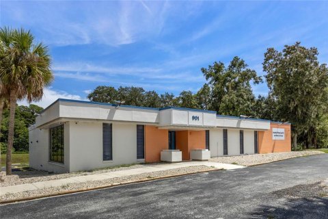 Propiedad comercial en venta en Eustis, Florida, 421.22 m2 № 1717038 - foto 1