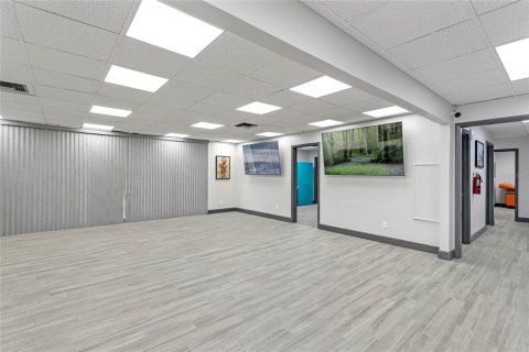 Propiedad comercial en venta en Eustis, Florida, 421.22 m2 № 1717038 - foto 7