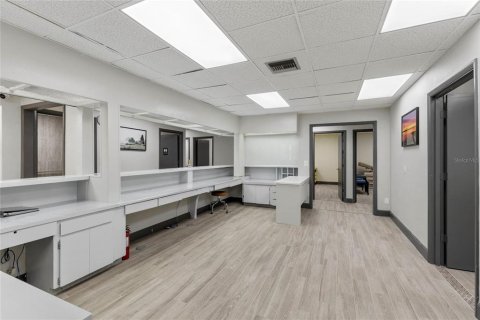 Propiedad comercial en venta en Eustis, Florida, 421.22 m2 № 1717038 - foto 12