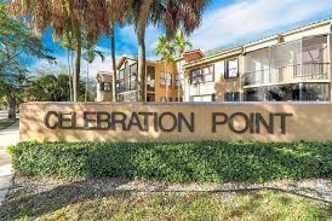 Condo in Miami Lakes, Florida, 2 bedrooms  № 1058819 - photo 1