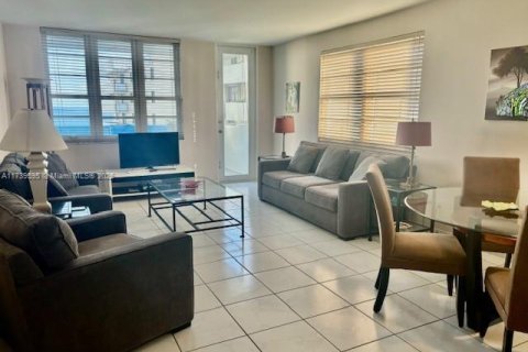 Copropriété à louer à Miami Beach, Floride: 1 chambre, 78.97 m2 № 1859647 - photo 1