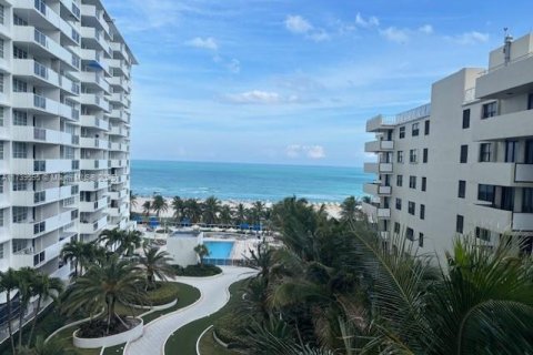 Copropriété à louer à Miami Beach, Floride: 1 chambre, 78.97 m2 № 1859647 - photo 12