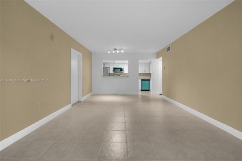 Купить кондоминиум в Майами, Флорида 1 спальня, № 1964367 - фото 4