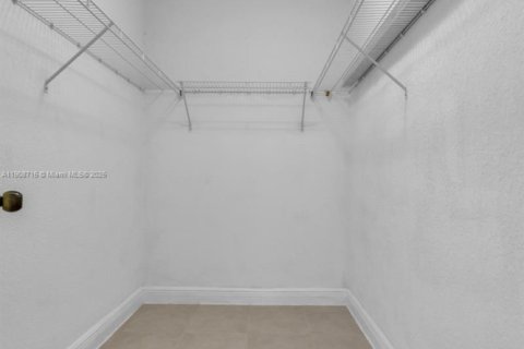 Купить кондоминиум в Майами, Флорида 1 спальня, № 1964367 - фото 13