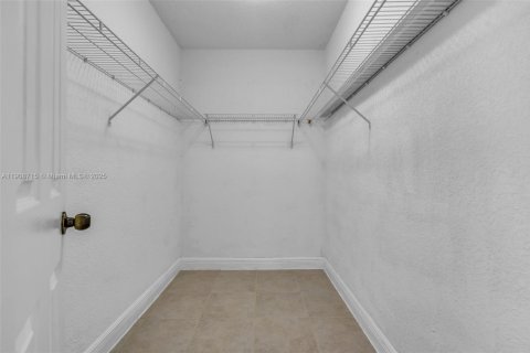 Купить кондоминиум в Майами, Флорида 1 спальня, № 1964367 - фото 12