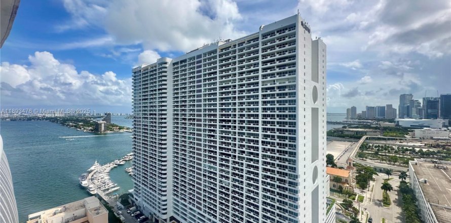 Studio in the Condo in Miami, Florida  № 1945518