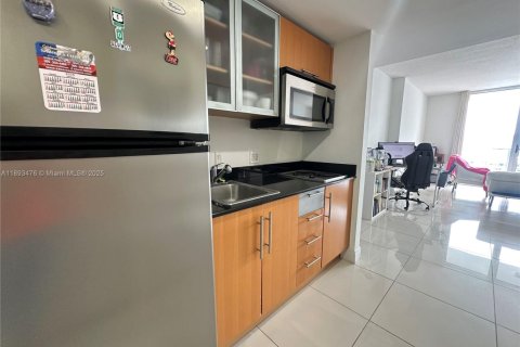 Condo in Miami, Florida  № 1945518 - photo 2