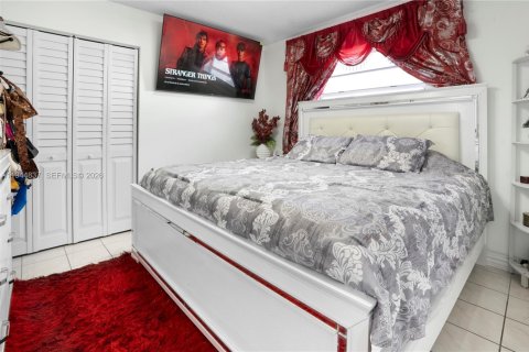 Casa en venta en Hialeah, Florida, 3 dormitorios, 109.62 m2 № 2001407 - foto 17