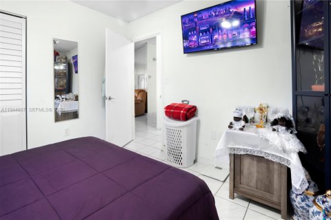 Casa en venta en Hialeah, Florida, 3 dormitorios, 109.62 m2 № 2001407 - foto 22