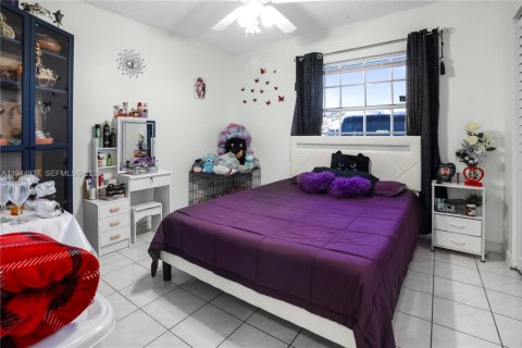 Casa en venta en Hialeah, Florida, 3 dormitorios, 109.62 m2 № 2001407 - foto 21