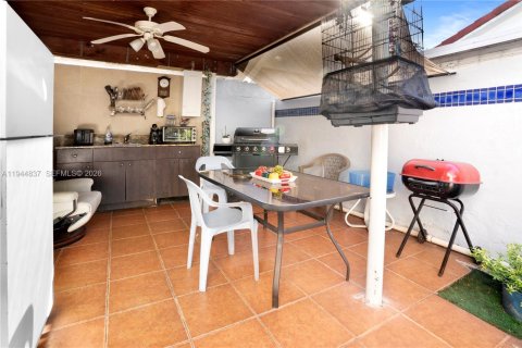 Casa en venta en Hialeah, Florida, 3 dormitorios, 109.62 m2 № 2001407 - foto 24