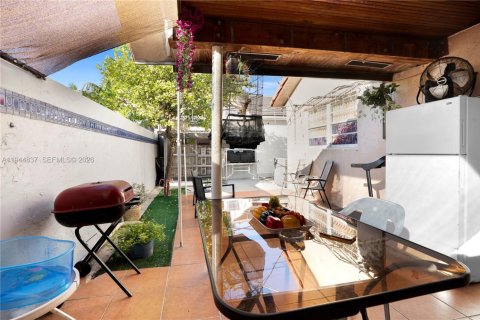 Casa en venta en Hialeah, Florida, 3 dormitorios, 109.62 m2 № 2001407 - foto 25