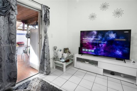 Casa en venta en Hialeah, Florida, 3 dormitorios, 109.62 m2 № 2001407 - foto 15