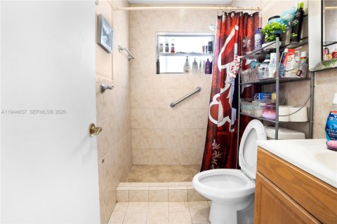 Casa en venta en Hialeah, Florida, 3 dormitorios, 109.62 m2 № 2001407 - foto 10