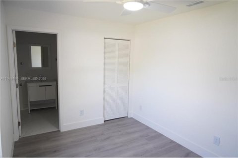 Casa en venta en Port Charlotte, Florida, 4 dormitorios, 189.33 m2 № 2221317 - foto 12