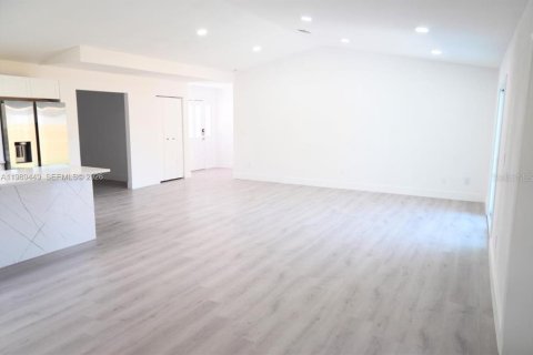 Casa en venta en Port Charlotte, Florida, 4 dormitorios, 189.33 m2 № 2221317 - foto 28