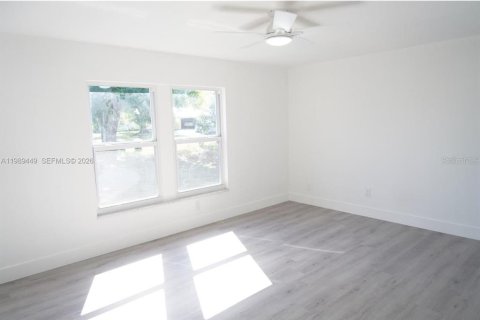 Casa en venta en Port Charlotte, Florida, 4 dormitorios, 189.33 m2 № 2221317 - foto 25