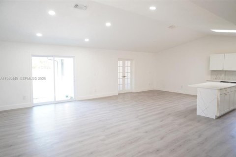 Casa en venta en Port Charlotte, Florida, 4 dormitorios, 189.33 m2 № 2221317 - foto 8