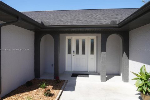 Casa en venta en Port Charlotte, Florida, 4 dormitorios, 189.33 m2 № 2221317 - foto 2
