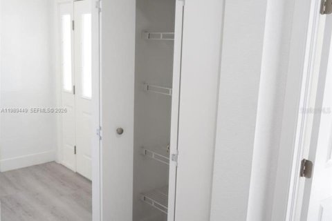 Casa en venta en Port Charlotte, Florida, 4 dormitorios, 189.33 m2 № 2221317 - foto 15