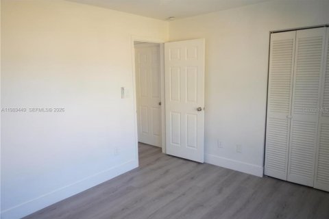 Casa en venta en Port Charlotte, Florida, 4 dormitorios, 189.33 m2 № 2221317 - foto 19