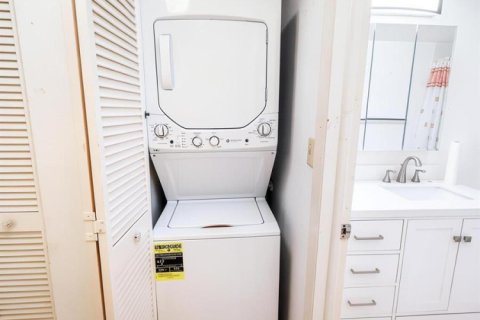 Condo in Lauderhill, Florida, 2 bedrooms  № 2178198 - photo 13