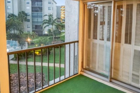 Condo in Lauderhill, Florida, 2 bedrooms  № 2178198 - photo 27