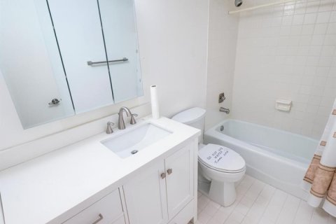 Condo in Lauderhill, Florida, 2 bedrooms  № 2178198 - photo 15