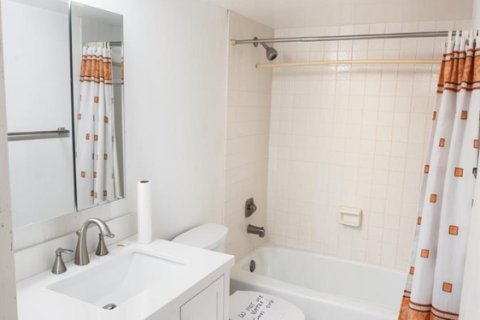 Condo in Lauderhill, Florida, 2 bedrooms  № 2178198 - photo 14