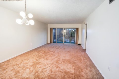 Condo in Lauderhill, Florida, 2 bedrooms  № 2178198 - photo 18