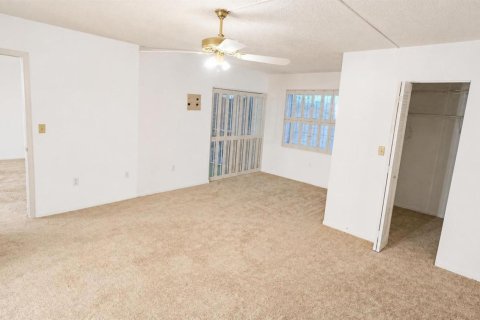Condo in Lauderhill, Florida, 2 bedrooms  № 2178198 - photo 22