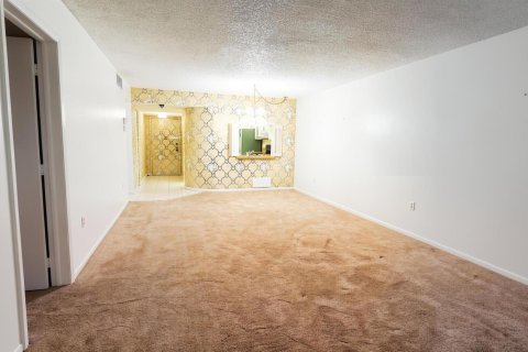 Condo in Lauderhill, Florida, 2 bedrooms  № 2178198 - photo 17