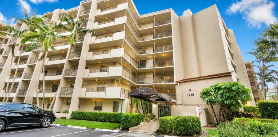 Condo in Lauderhill, Florida, 2 bedrooms  № 2178198