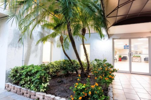 Condo in Lauderhill, Florida, 2 bedrooms  № 2178198 - photo 2