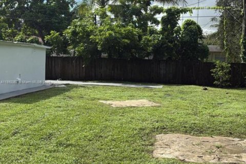 House in Miramar, Florida 3 bedrooms, 130.71 sq.m. № 1944242 - photo 4