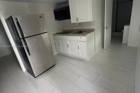 House in Miramar, Florida 3 bedrooms, 130.71 sq.m. № 1944242 - photo 8