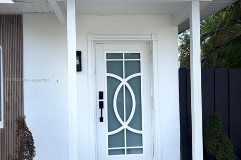 House in Miramar, Florida 3 bedrooms, 130.71 sq.m. № 1944242 - photo 26