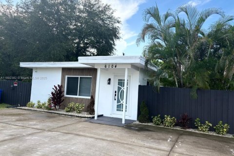 House in Miramar, Florida 3 bedrooms, 130.71 sq.m. № 1944242 - photo 27