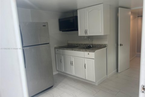 House in Miramar, Florida 3 bedrooms, 130.71 sq.m. № 1944242 - photo 30