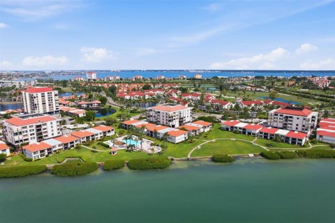 Condo in Saint Petersburg, Florida, 2 bedrooms  № 2362654