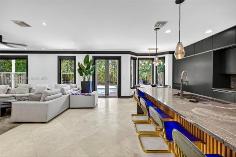 House in Fort Lauderdale, Florida 3 bedrooms, 270.07 sq.m. № 1922479 - photo 9